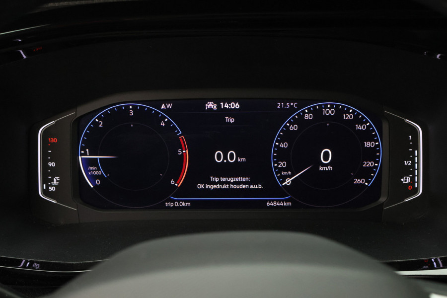 Volkswagen Transporter 2.0 TDI L2H1 28 Bulli 3-Zits, Virtual Cockpit, ACC, Side-Bars, Apple Carplay, Trekhaak, 18"