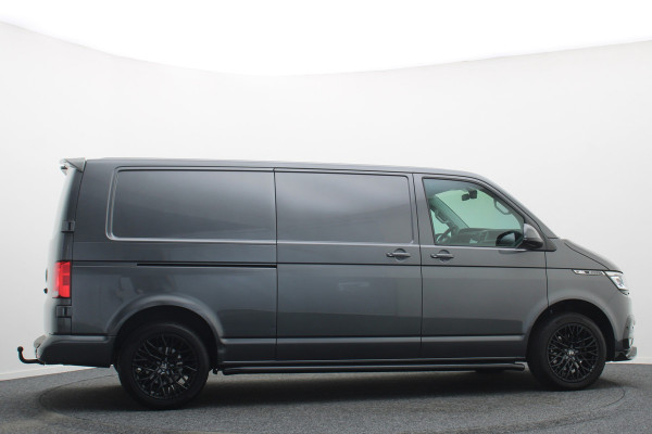 Volkswagen Transporter 2.0 TDI L2H1 28 Bulli 3-Zits, Virtual Cockpit, ACC, Side-Bars, Apple Carplay, Trekhaak, 18"