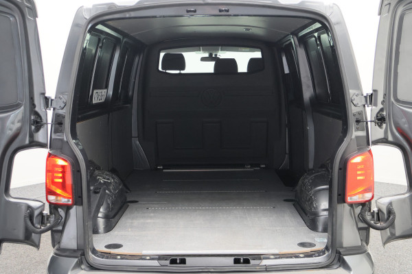 Volkswagen Transporter 2.0 TDI L2H1 28 Bulli 3-Zits, Virtual Cockpit, ACC, Side-Bars, Apple Carplay, Trekhaak, 18"