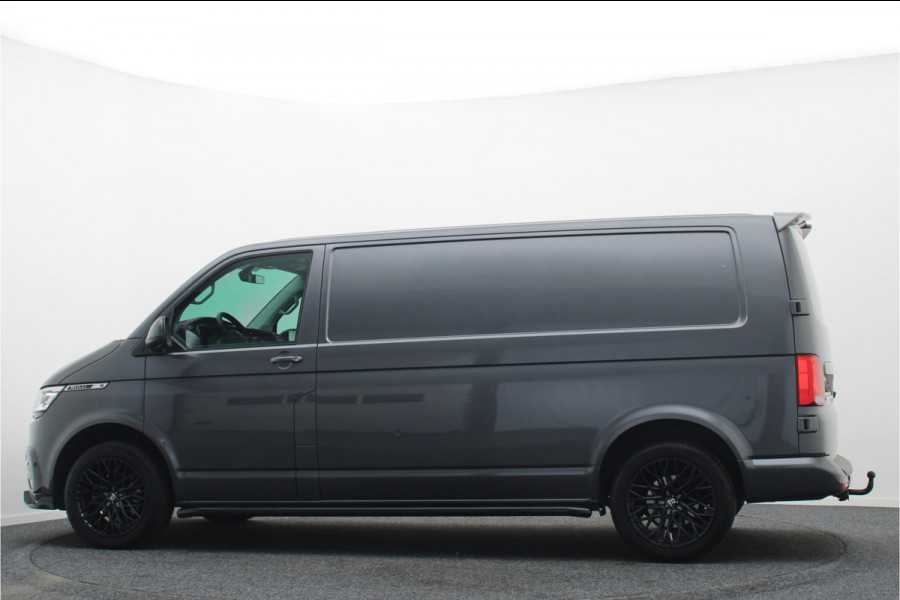 Volkswagen Transporter 2.0 TDI L2H1 28 Bulli 3-Zits, Virtual Cockpit, ACC, Side-Bars, Apple Carplay, Trekhaak, 18"