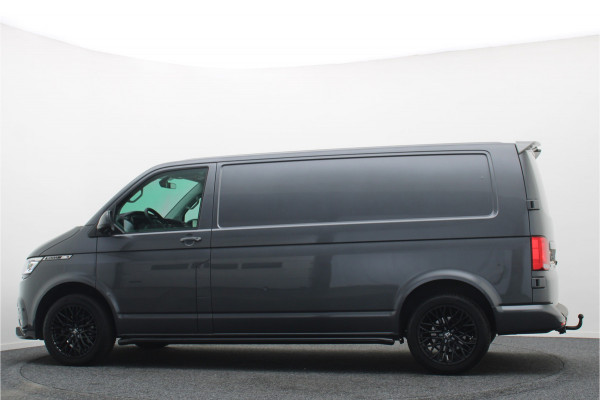 Volkswagen Transporter 2.0 TDI L2H1 28 Bulli 3-Zits, Virtual Cockpit, ACC, Side-Bars, Apple Carplay, Trekhaak, 18"