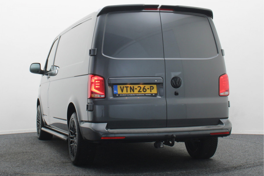 Volkswagen Transporter 2.0 TDI L2H1 28 Bulli 3-Zits, Virtual Cockpit, ACC, Side-Bars, Apple Carplay, Trekhaak, 18"