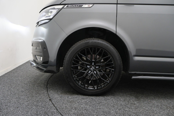 Volkswagen Transporter 2.0 TDI L2H1 28 Bulli 3-Zits, Virtual Cockpit, ACC, Side-Bars, Apple Carplay, Trekhaak, 18"