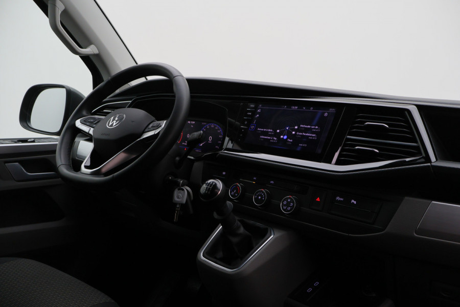 Volkswagen Transporter 2.0 TDI L2H1 28 Bulli 3-Zits, Virtual Cockpit, ACC, Side-Bars, Apple Carplay, Trekhaak, 18"