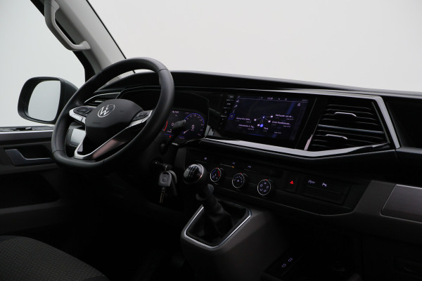 Volkswagen Transporter 2.0 TDI L2H1 28 Bulli 3-Zits, Virtual Cockpit, ACC, Side-Bars, Apple Carplay, Trekhaak, 18"