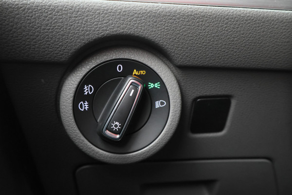 Volkswagen Transporter 2.0 TDI L2H1 28 Bulli 3-Zits, Virtual Cockpit, ACC, Side-Bars, Apple Carplay, Trekhaak, 18"