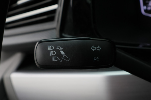 Volkswagen Transporter 2.0 TDI L2H1 28 Bulli 3-Zits, Virtual Cockpit, ACC, Side-Bars, Apple Carplay, Trekhaak, 18"