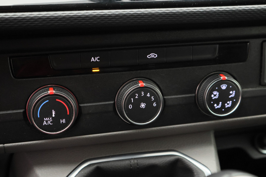 Volkswagen Transporter 2.0 TDI L2H1 28 Bulli 3-Zits, Virtual Cockpit, ACC, Side-Bars, Apple Carplay, Trekhaak, 18"