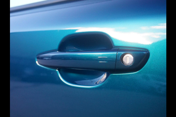 Peugeot 2008 1.2 Hybrid 145 GT Alcantara stoelen