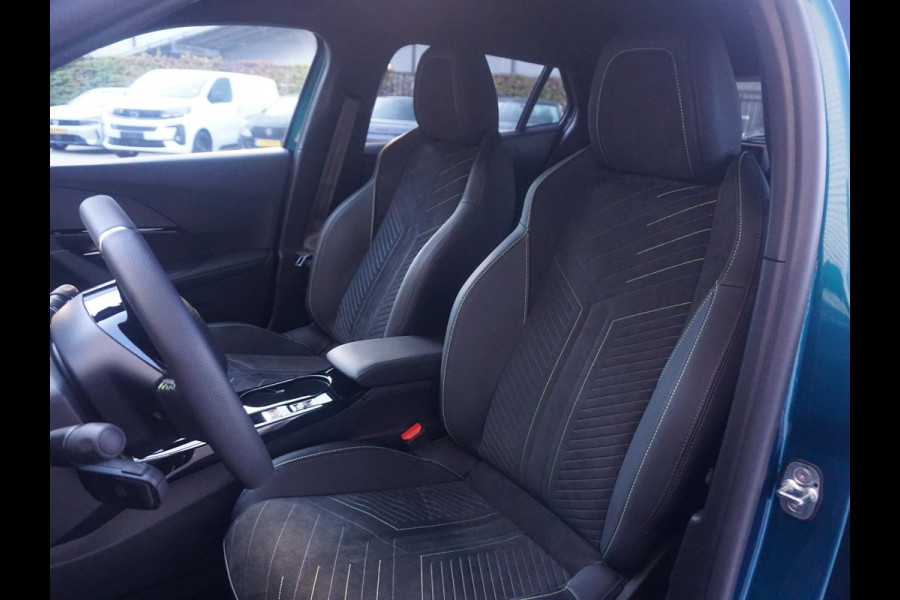 Peugeot 2008 1.2 Hybrid 145 GT Alcantara stoelen