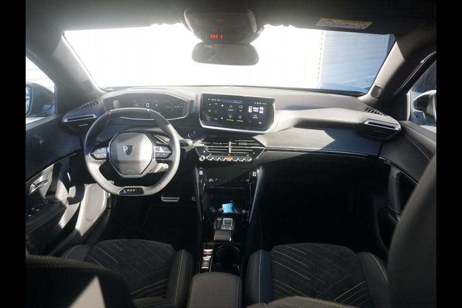 Peugeot 2008 1.2 Hybrid 145 GT Alcantara stoelen