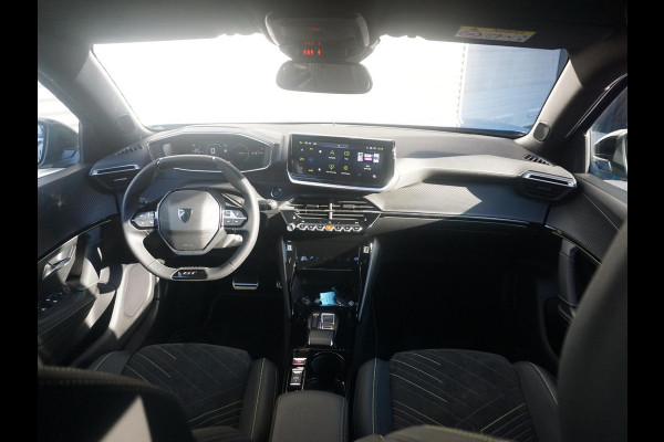 Peugeot 2008 1.2 Hybrid 145 GT Alcantara stoelen