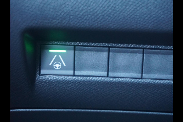 Peugeot 2008 1.2 Hybrid 145 GT Alcantara stoelen