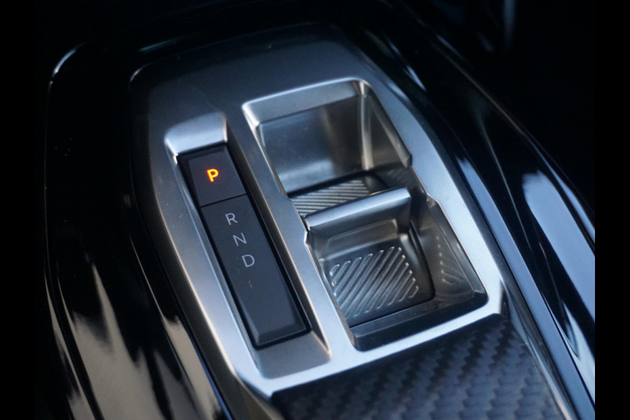 Peugeot 2008 1.2 Hybrid 145 GT Alcantara stoelen