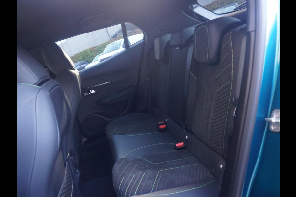 Peugeot 2008 1.2 Hybrid 145 GT Alcantara stoelen