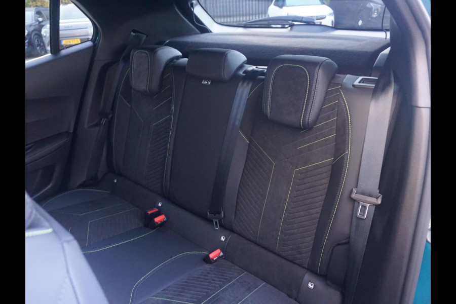 Peugeot 2008 1.2 Hybrid 145 GT Alcantara stoelen