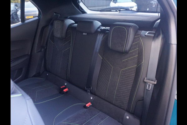 Peugeot 2008 1.2 Hybrid 145 GT Alcantara stoelen