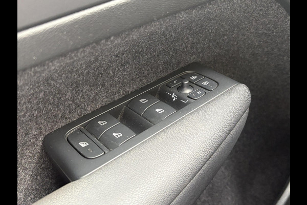 Volvo XC40 1.5 T4 Recharge R-Design 211 PK | Stoelverwarming | Dealeronderhouden | Camera |