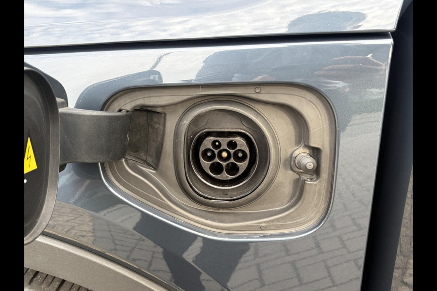 Volvo XC40 1.5 T4 Recharge R-Design 211 PK | Stoelverwarming | Dealeronderhouden | Camera |