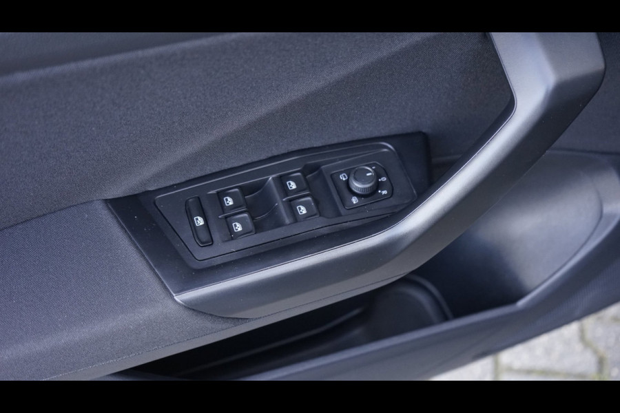 Volkswagen T-Roc 1.5 TSI Life AUTOMAAT|ACC|BEATS|CAMERA|CARPLAY|DAB|KEYLESS|STANDKACHEL|STOEL/ STUURVERWARMING
