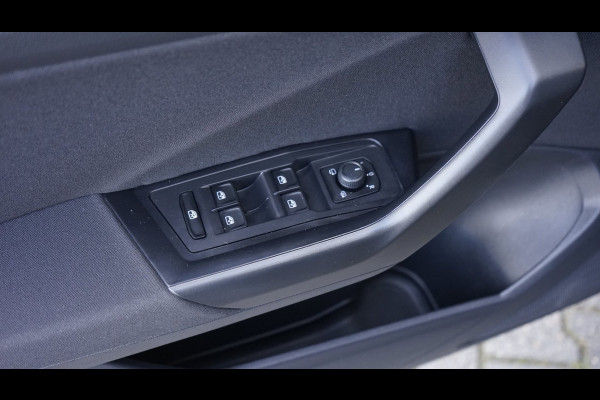 Volkswagen T-Roc 1.5 TSI Life AUTOMAAT|ACC|BEATS|CAMERA|CARPLAY|DAB|KEYLESS|STANDKACHEL|STOEL/ STUURVERWARMING