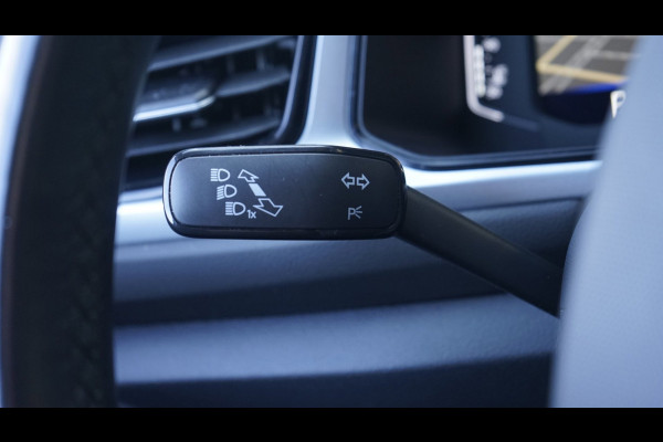 Volkswagen T-Roc 1.5 TSI Life AUTOMAAT|ACC|BEATS|CAMERA|CARPLAY|DAB|KEYLESS|STANDKACHEL|STOEL/ STUURVERWARMING