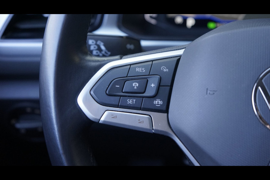 Volkswagen T-Roc 1.5 TSI Life AUTOMAAT|ACC|BEATS|CAMERA|CARPLAY|DAB|KEYLESS|STANDKACHEL|STOEL/ STUURVERWARMING