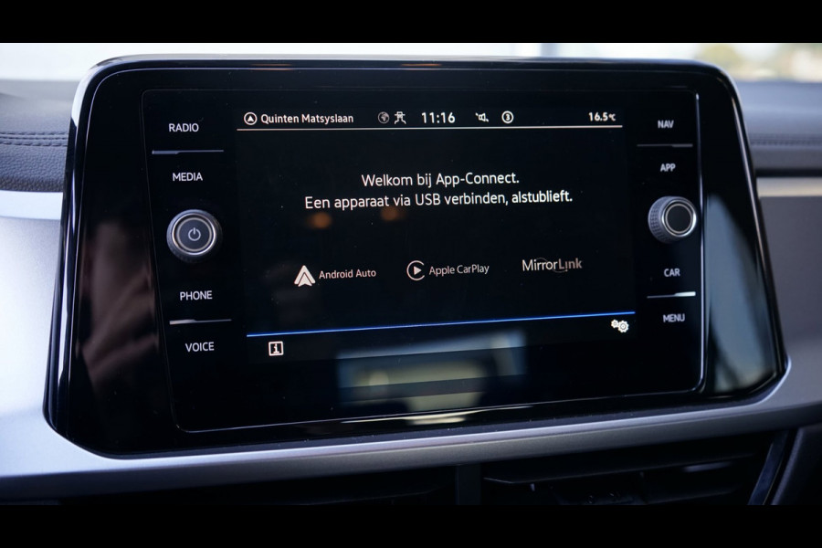 Volkswagen T-Roc 1.5 TSI Life AUTOMAAT|ACC|BEATS|CAMERA|CARPLAY|DAB|KEYLESS|STANDKACHEL|STOEL/ STUURVERWARMING