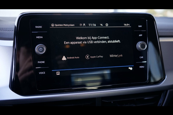 Volkswagen T-Roc 1.5 TSI Life AUTOMAAT|ACC|BEATS|CAMERA|CARPLAY|DAB|KEYLESS|STANDKACHEL|STOEL/ STUURVERWARMING
