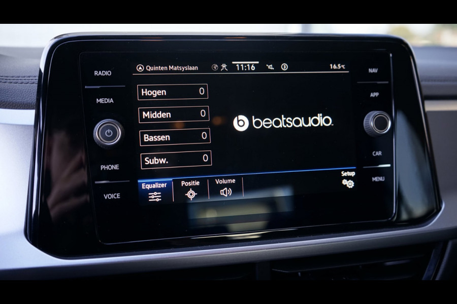 Volkswagen T-Roc 1.5 TSI Life AUTOMAAT|ACC|BEATS|CAMERA|CARPLAY|DAB|KEYLESS|STANDKACHEL|STOEL/ STUURVERWARMING