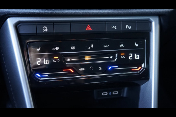 Volkswagen T-Roc 1.5 TSI Life AUTOMAAT|ACC|BEATS|CAMERA|CARPLAY|DAB|KEYLESS|STANDKACHEL|STOEL/ STUURVERWARMING