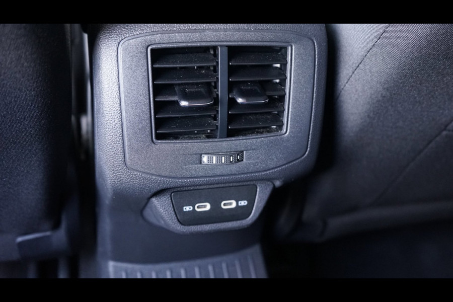 Volkswagen T-Roc 1.5 TSI Life AUTOMAAT|ACC|BEATS|CAMERA|CARPLAY|DAB|KEYLESS|STANDKACHEL|STOEL/ STUURVERWARMING
