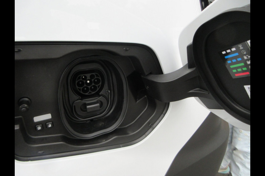 Renault Master E-Tech T35 L2H2, Extra Long Range 87 kWh, Camera, Apple Carplay, Android.