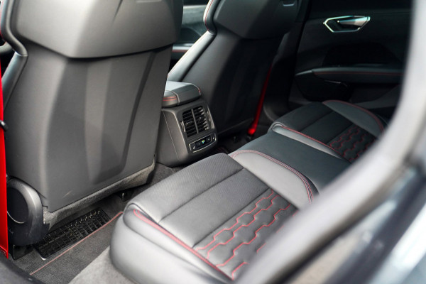 Audi e-tron GT RS 93 kWh | Carbon | B&O 3D | Massage | SOH 91% | HUD | BTW | ACC | 360cam | Stoelkoeling | DriveSelect | Sunroof |