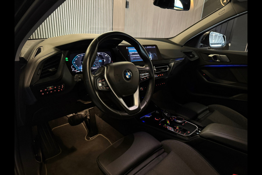 BMW 1-serie 118i Executive Edition |Digtale Dash|Automaat|Apple Carplay|Keyless|Camera