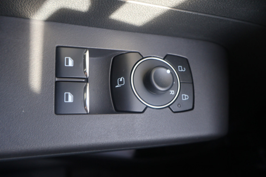 Ford E-Transit Courier Limited 44 kWh Navigatie Airco