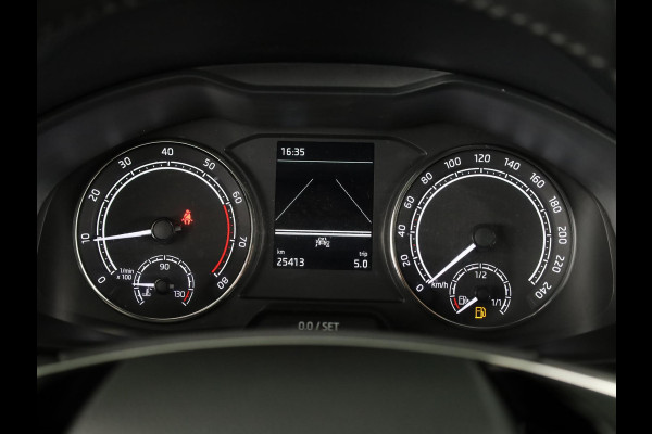 Škoda Kamiq 1.0 TSI Ambition 110 pk | Navigatie via App | Trekhaak (wegklapbaar) | Parkeersensoren achter | Cruise control | LED koplampen |