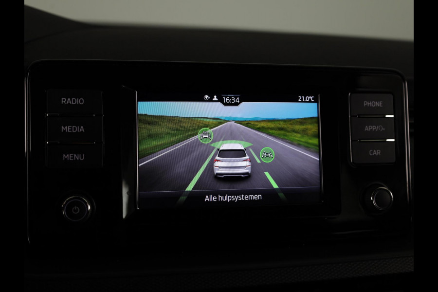 Škoda Kamiq 1.0 TSI Ambition 110 pk | Navigatie via App | Trekhaak (wegklapbaar) | Parkeersensoren achter | Cruise control | LED koplampen |