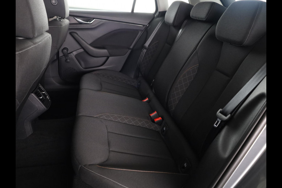 Škoda Kamiq 1.0 TSI Ambition 110 pk | Navigatie via App | Trekhaak (wegklapbaar) | Parkeersensoren achter | Cruise control | LED koplampen |