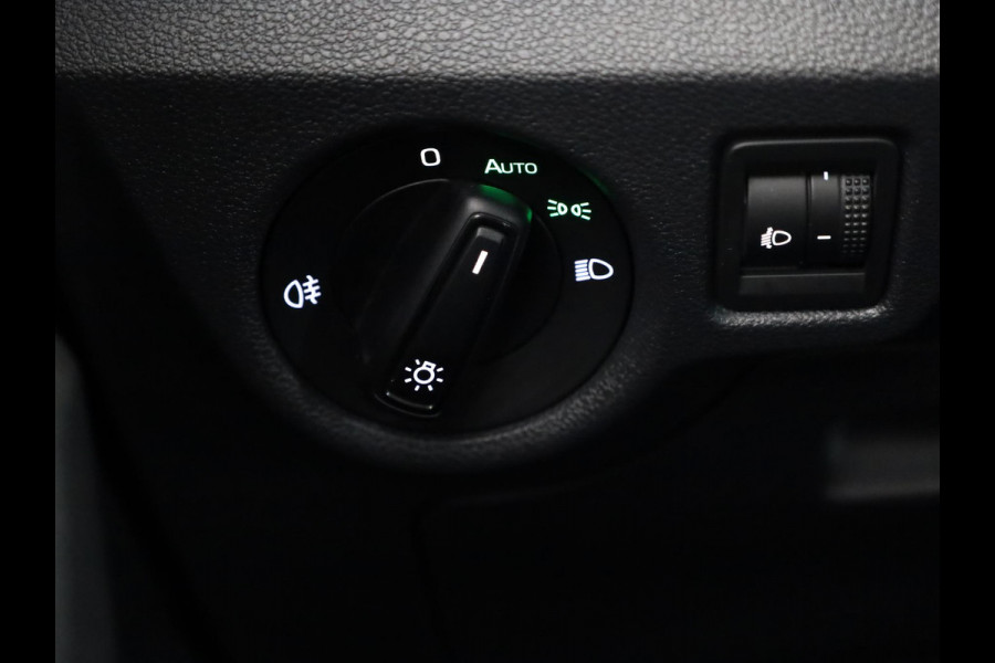 Škoda Kamiq 1.0 TSI Ambition 110 pk | Navigatie via App | Trekhaak (wegklapbaar) | Parkeersensoren achter | Cruise control | LED koplampen |