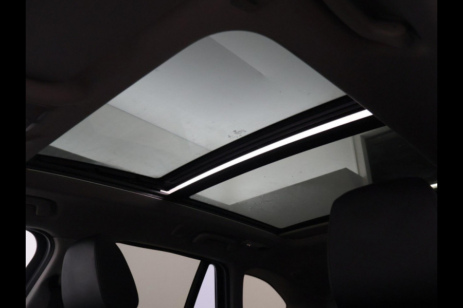 BMW X1 SDRIVE 18D AUT. + PANORAMA | HARMAN/KARDON | LEDER | STOELVERWARMING