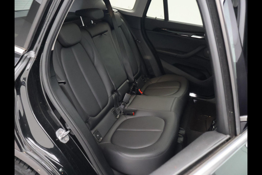 BMW X1 SDRIVE 18D AUT. + PANORAMA | HARMAN/KARDON | LEDER | STOELVERWARMING