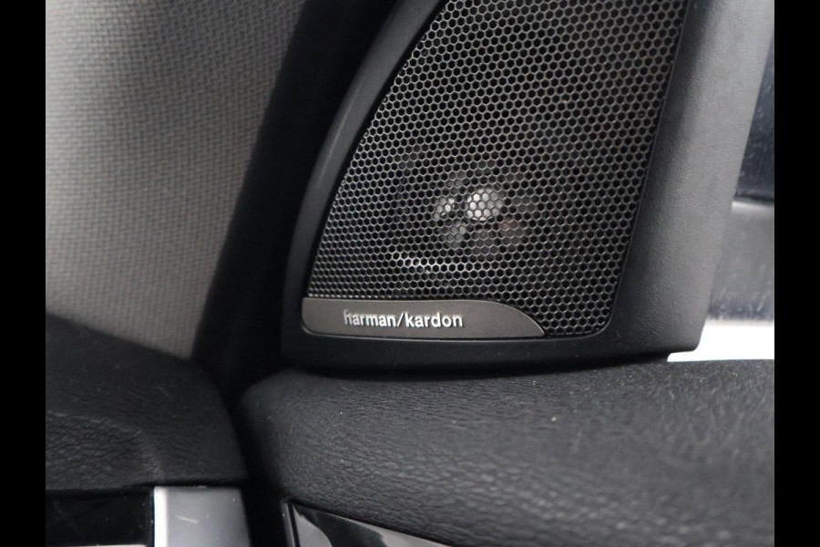 BMW X1 SDRIVE 18D AUT. + PANORAMA | HARMAN/KARDON | LEDER | STOELVERWARMING