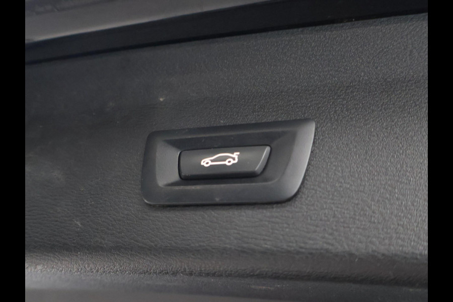 BMW X1 SDRIVE 18D AUT. + PANORAMA | HARMAN/KARDON | LEDER | STOELVERWARMING