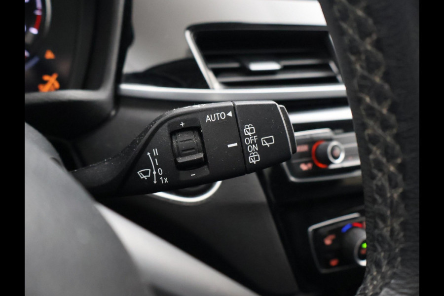 BMW X1 SDRIVE 18D AUT. + PANORAMA | HARMAN/KARDON | LEDER | STOELVERWARMING