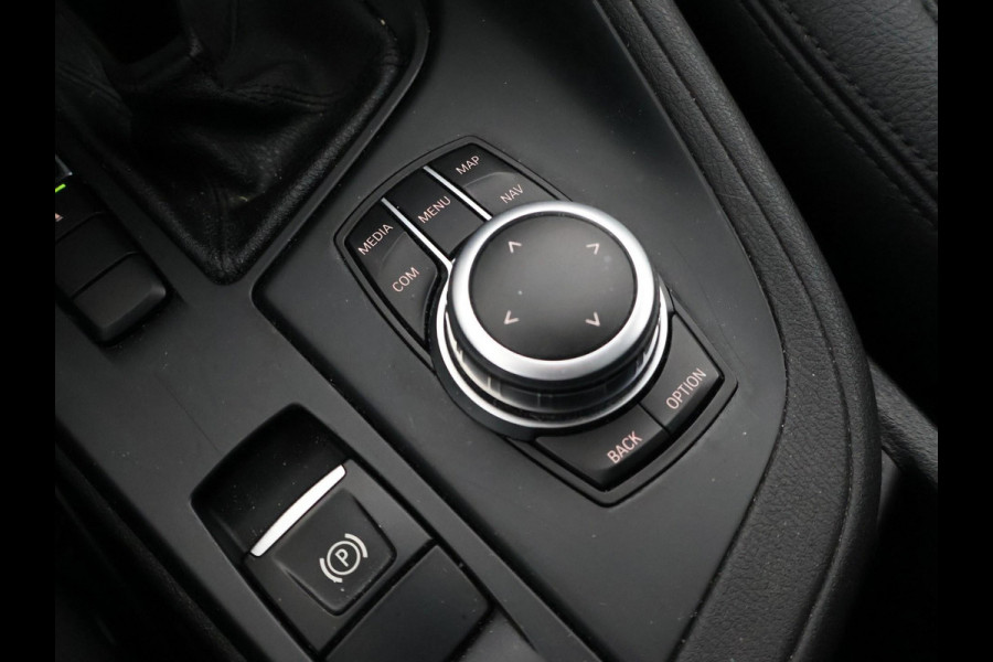 BMW X1 SDRIVE 18D AUT. + PANORAMA | HARMAN/KARDON | LEDER | STOELVERWARMING