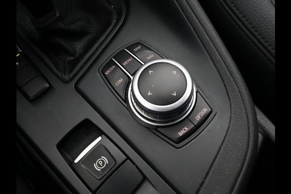 BMW X1 SDRIVE 18D AUT. + PANORAMA | HARMAN/KARDON | LEDER | STOELVERWARMING