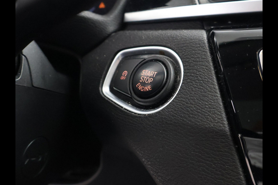 BMW X1 SDRIVE 18D AUT. + PANORAMA | HARMAN/KARDON | LEDER | STOELVERWARMING
