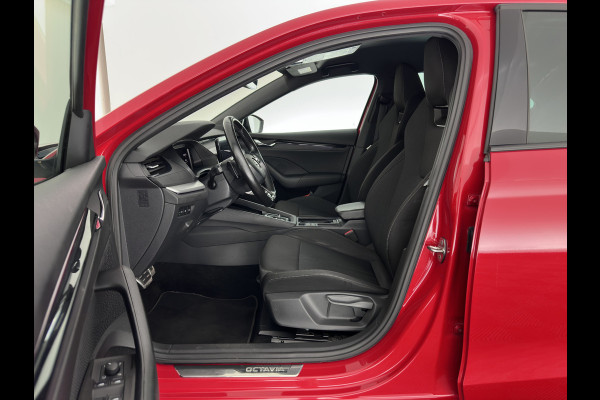 Škoda Octavia 1.0 e-TSI Sport Business (INCL.BTW) Aut. *FULL-LED | DIGI-COCKPIT | SPORT-SEATS | NAVI-FULLMAP | SHIFT-PADDLES | PRIVACY-GLASS | DAB+ | ECC | PDC | CRUISE | 16''ALU | TOWBAR*