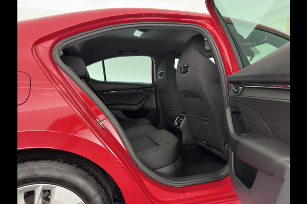 Škoda Octavia 1.0 e-TSI Sport Business (INCL.BTW) Aut. *FULL-LED | DIGI-COCKPIT | SPORT-SEATS | NAVI-FULLMAP | SHIFT-PADDLES | PRIVACY-GLASS | DAB+ | ECC | PDC | CRUISE | 16''ALU | TOWBAR*